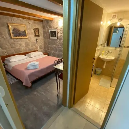 Stone Room Luna