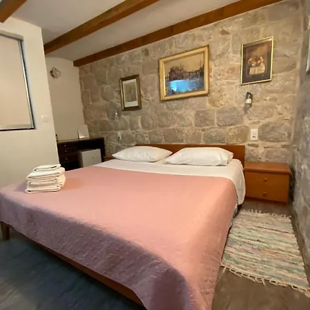 Stone Room Luna Split