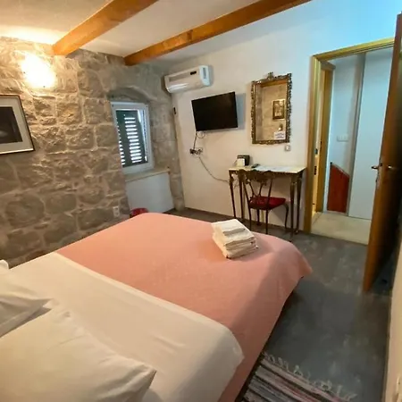 Stone Room Luna *