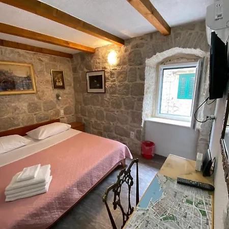 Stone Room Luna *