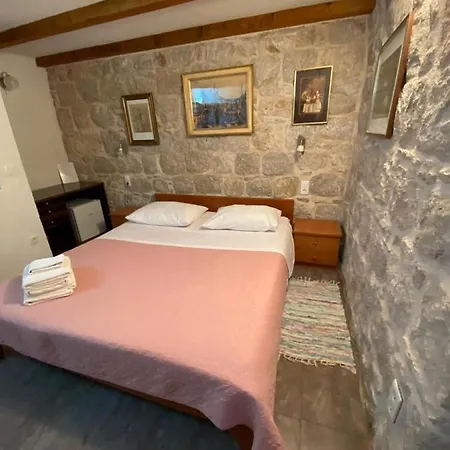 Stone Room Luna *
